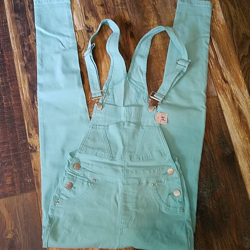 NWT Skinny overalls